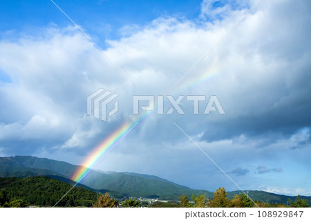 山上有彩虹 108929847