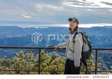攀登淺山的女性 攀登淺山的女性 108930247
