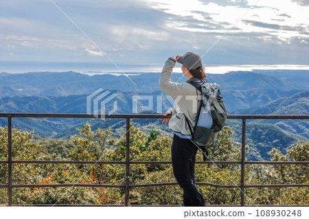 攀登淺山的女性 攀登淺山的女性 108930248