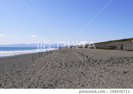 Snow-capped Mt. Fuji seen from Tsujido Beach 108930712