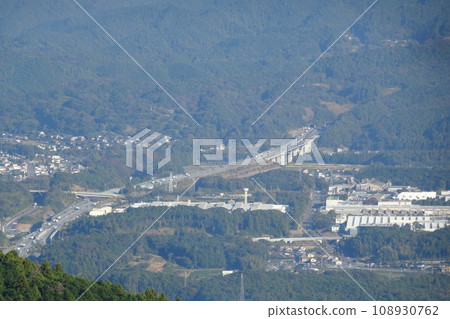 從新東名高速公路新城IC附近的新城天空公園眺望 從新東名高速公路新城IC附近的新城天空公園眺望 108930762