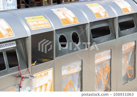 A lot of trash cans A lot of trash cans 108931063