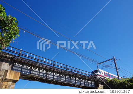 A view of the 381 series train, Limited Express Yakumo, crossing the iron bridge. A view of the 381 series train, Limited Express Yakumo, crossing the iron bridge. 108931237
