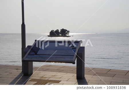 夏天的辛吉湖熔岩閃耀著銀色 夏天的辛吉湖熔岩閃耀著銀色 108931836