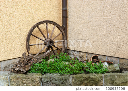 Installation with a wheel. Installation with a wheel. 108932206