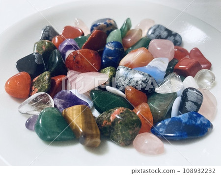 Power stone on a small plate 108932232