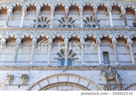 Closeup view of  the cathedral of St. Martin.  Lucca. Italy. 108932510