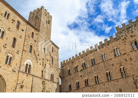 Houses in the Tuscan town of Volterra Houses in the Tuscan town of Volterra 108932511