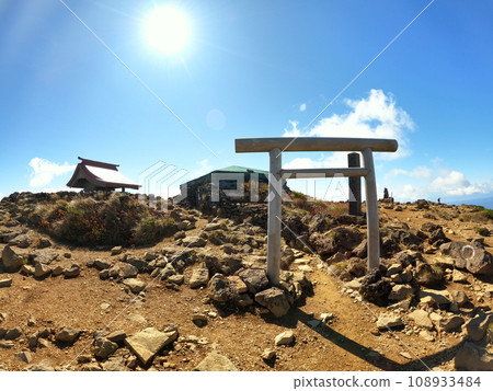 The peak of Zao in autumn 108933484