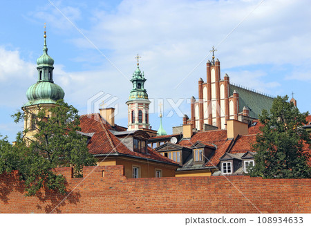 Beautiful architecture with domes in Polish capital Warsaw 108934633