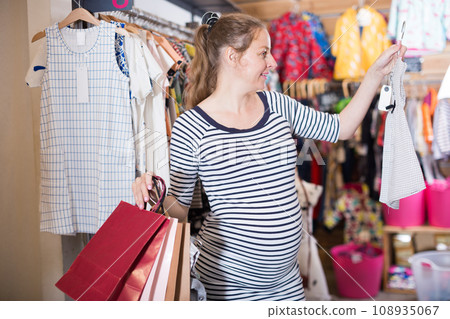 Female Pregnant Buyer In striped tunic Reviews Newborn Dress 108935067