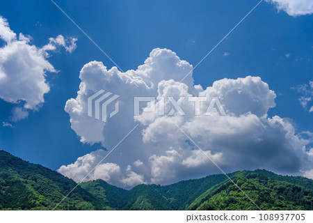 《清爽風景》夏日的天空與夏日的山巒 108937705