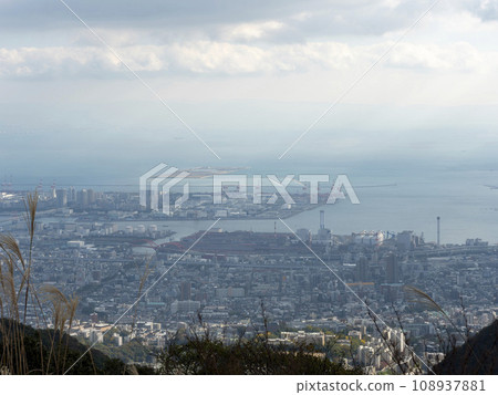 從六甲山展望台看到的神戶市景 從六甲山展望台看到的神戶市景 108937881