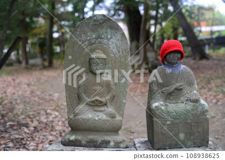 伊丹金陽寺院內的阿彌陀如來石像和大師石像-1 108938625