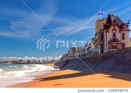 Embankment and beach, Saint-Malo, Brittany, France 108939070