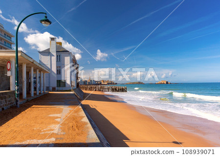 Seafront in Saint-Malo, Brittany, France Seafront in Saint-Malo, Brittany, France 108939071