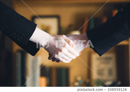 商務握手形象 108939126