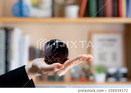 Craft image of bookshelf and hand-held earth Craft image of bookshelf and hand-held earth 108939172