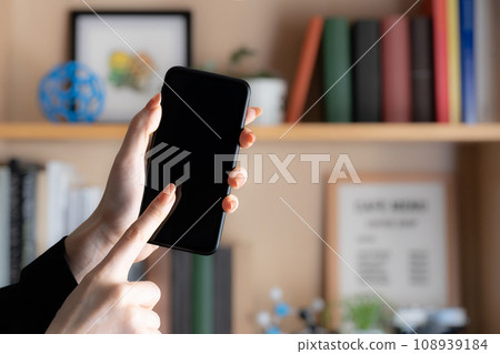 Smartphone image bookshelf 108939184