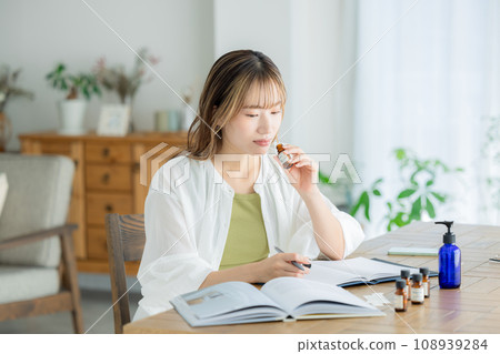 Women who enjoy aromatherapy 108939284