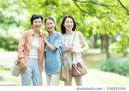 中年婦女出遊女性旅行 108939340