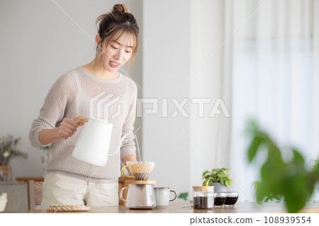 woman making coffee in the room 108939554
