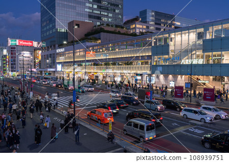 [Tokyo] Shinjuku Station city night view/Shinjuku New South Exit 108939751