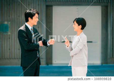 Business images of men and women standing in the office lobby Business images of men and women standing in the office lobby 108939810