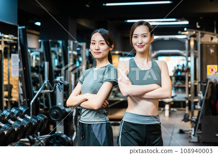健身房裡的年輕女子 108940003