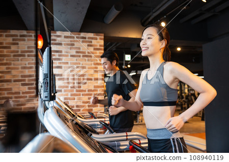 訓練健身房女子跑步機 108940119