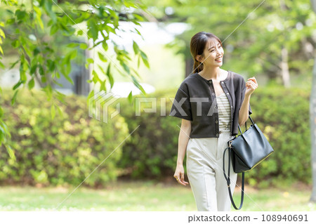 Business woman casual business Business woman casual business 108940691