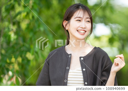 Business woman casual business 108940699