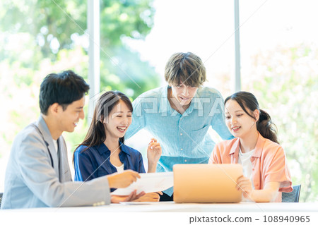 青年男女、休閒商務、大學生 青年男女、休閒商務、大學生 108940965