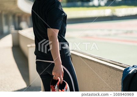 foot, underfoot, female 108940969