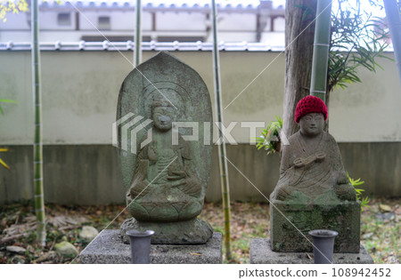 Amida Nyorai stone Buddha and Daishi stone Buddha in the grounds of Itami Konyoji Temple -3 Amida Nyorai stone Buddha and Daishi stone Buddha in the grounds of Itami Konyoji Temple -3 108942452