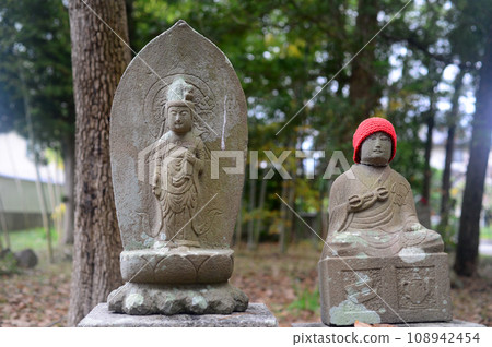 伊丹金陽寺院內的觀世音菩薩石像和大師石佛-3 108942454