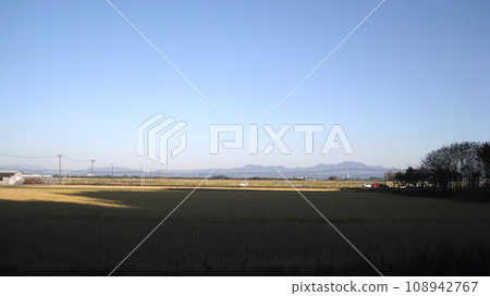 Rural scenery of the Kanbara Plain where rice fields after harvesting are spread out Rural scenery of the Kanbara Plain where rice fields after harvesting are spread out 108942767