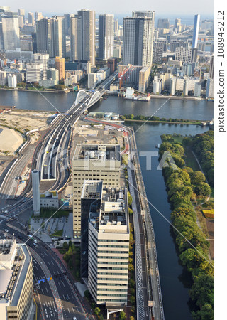 隅田川上鳥瞰築地大橋 隅田川上鳥瞰築地大橋 108943212