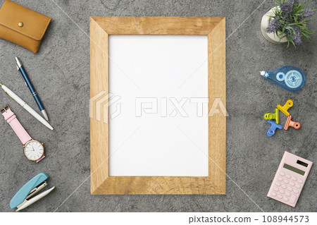 桌子上的留言板，俯視圖 108944573