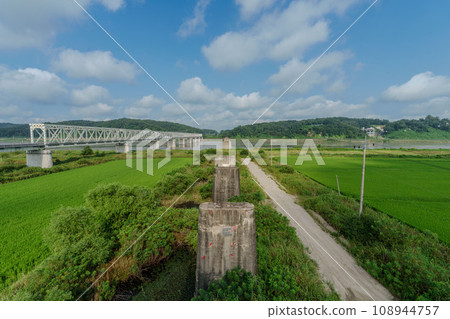 Bridge of Freedom 108944757