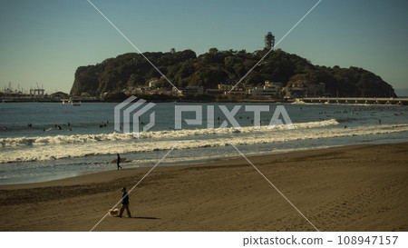 Enoshima at night, Enoshima, sea, Fujisawa City, clear skies, winter, surfers, marine sports, tourist destinations 108947157