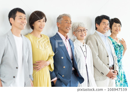 年輕的老年男女 108947539