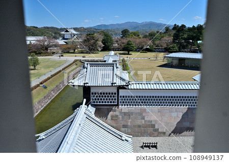 加賀國、晴空萬裡的金澤城、石川門、菱櫓、五間長屋、橋爪門都築櫓 加賀國、晴空萬裡的金澤城、石川門、菱櫓、五間長屋、橋爪門都築櫓 108949137