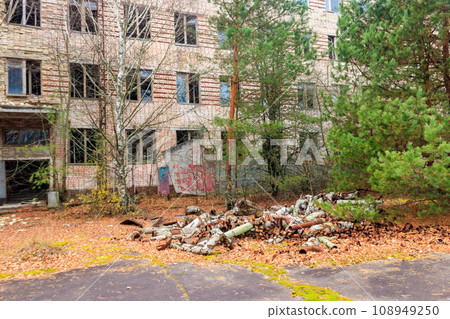 Old abandoned house in the ghost town Pripyat in Chernobyl Exclusion Zone, Ukraine 108949250