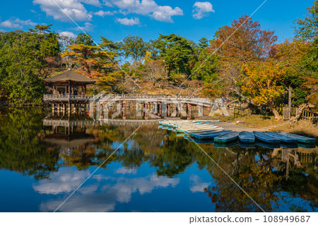 Ukimido in Nara as autumn approaches 108949687