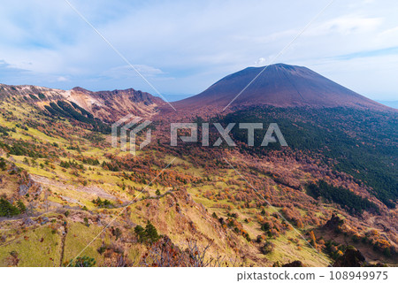 Autumn leaves of Mt. Asama 108949975