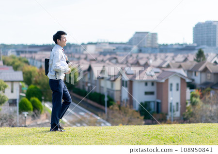 穿著工作服的男人、建築、房地產 穿著工作服的男人、建築、房地產 108950841