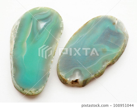 Agate rough stone (dyed, nightingale agate) 108951044