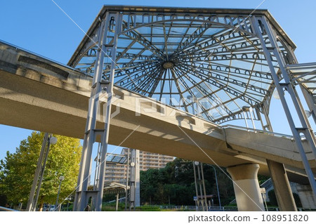 中川車站前的玻璃穹頂 中川車站前的玻璃穹頂 108951820