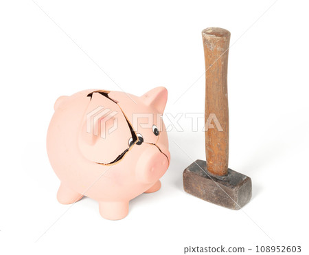 Hammer breaking piggy bank isolated Hammer breaking piggy bank isolated 108952603